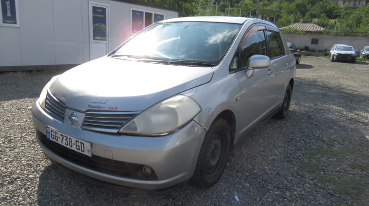 Nissan Tiida preview