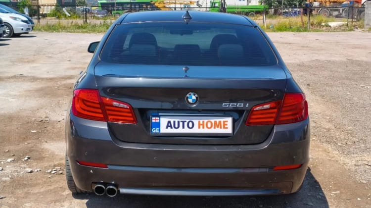 BMW 528