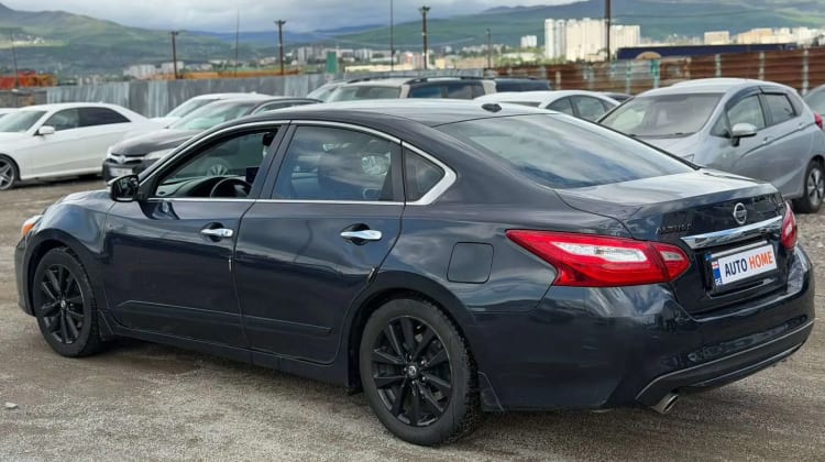 Nissan Altima