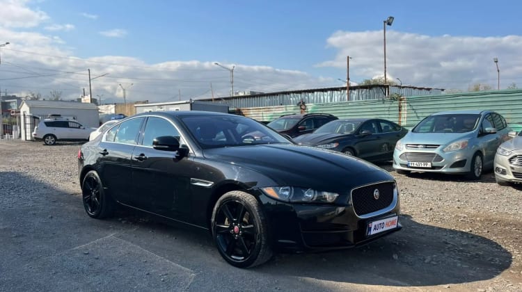 Jaguar XE