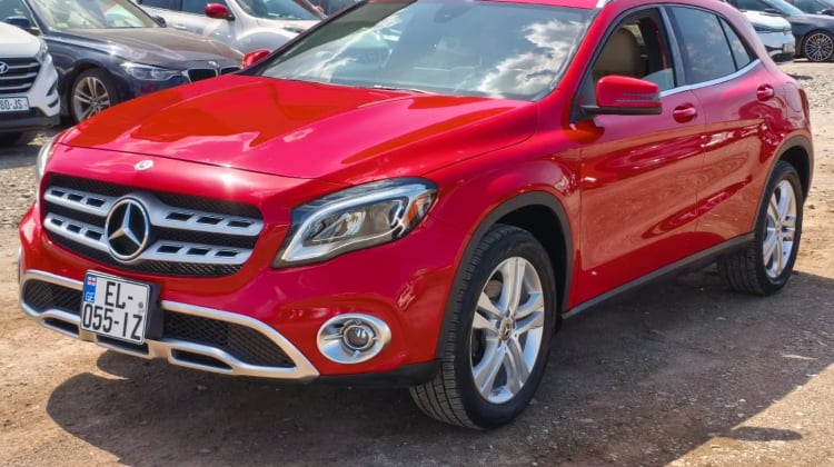 Mercedes-Benz GLA 250 preview