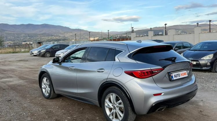 Infiniti QX30