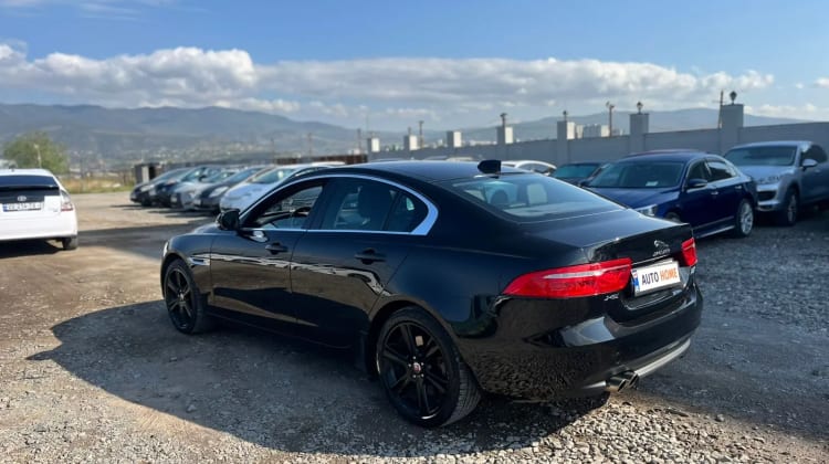 Jaguar XE
