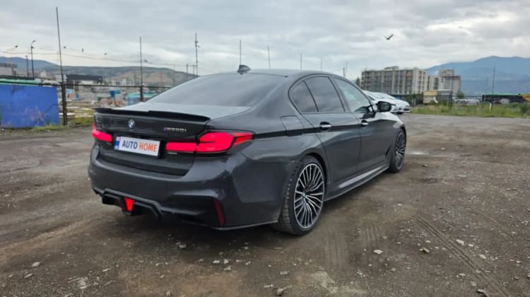 BMW M550