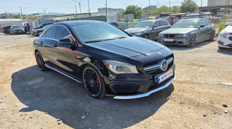 Mercedes-Benz GLA 45 AMG preview