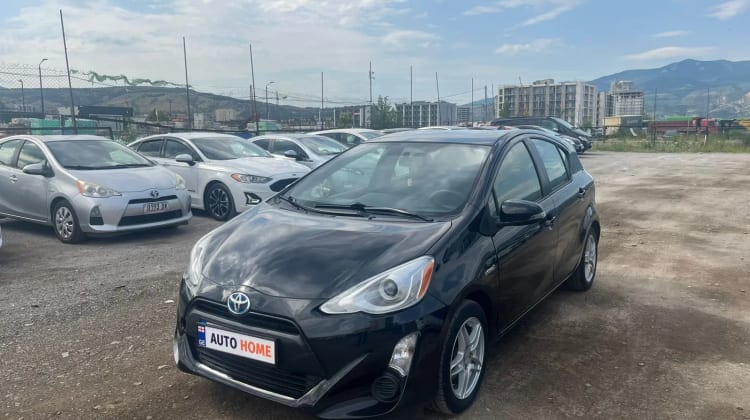 Toyota Aqua / Prius c preview