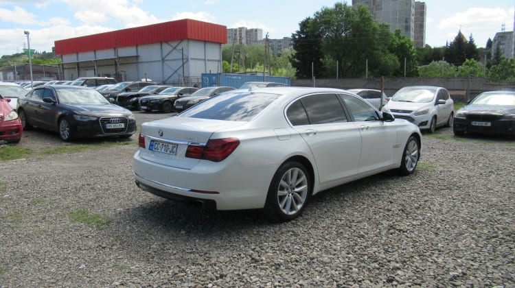 BMW 740