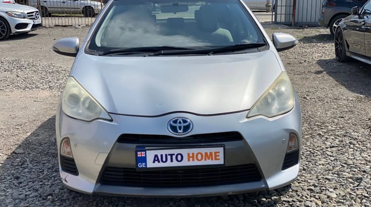 Toyota Aqua / Prius c