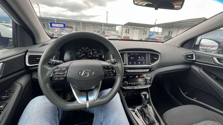 Hyundai IONIQ