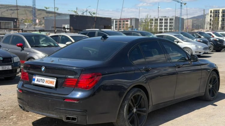BMW 750