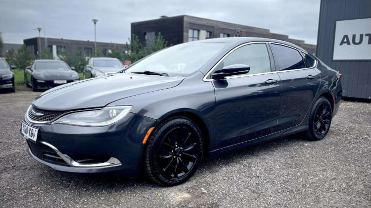 Chrysler 200