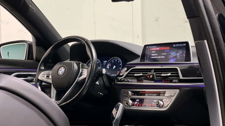 BMW 750