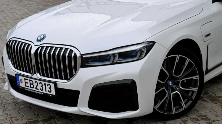 BMW 745
