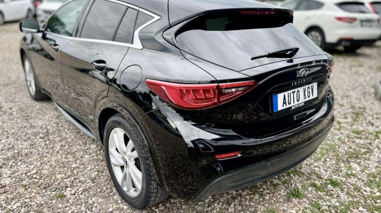 Infiniti Q30