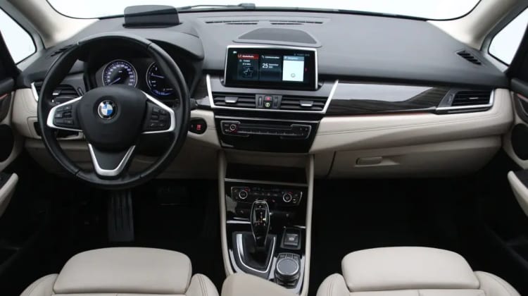 BMW 218
