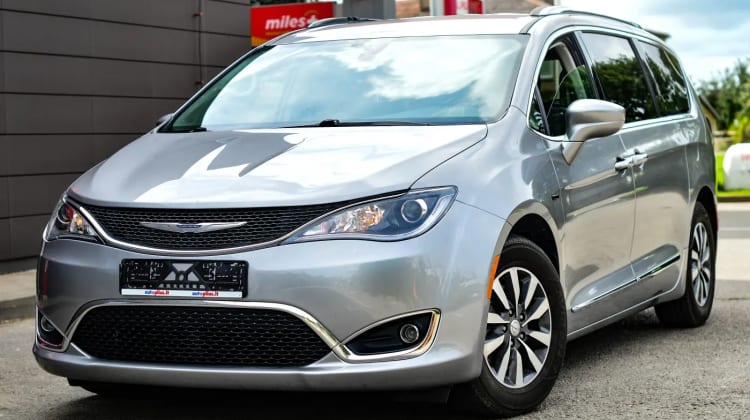 Chrysler Pacifica preview