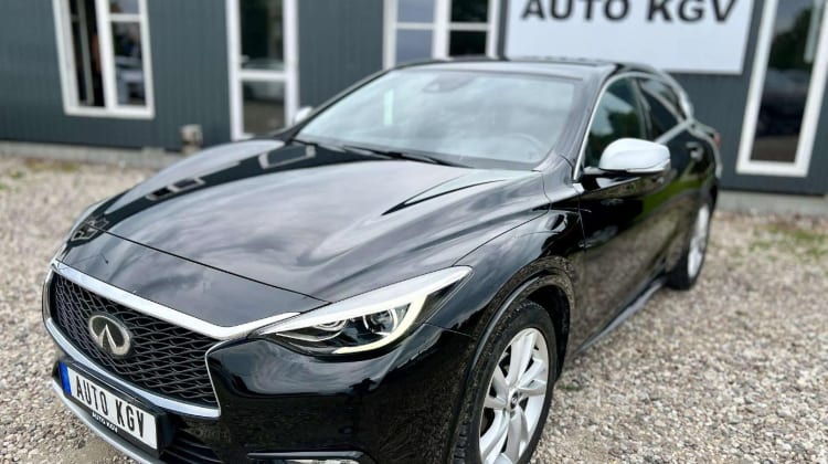 Infiniti Q30