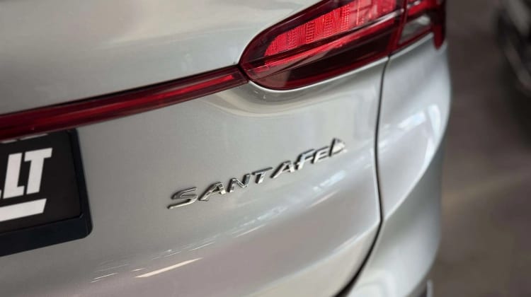 Hyundai SANTA FE