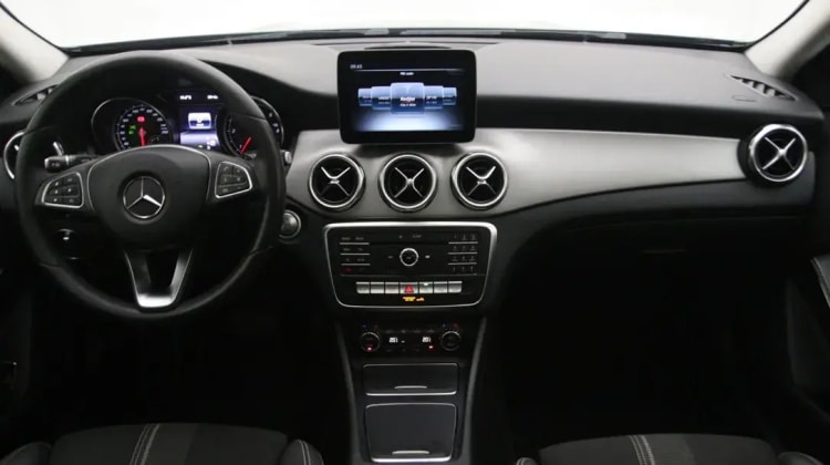 Mercedes-Benz GLA 220