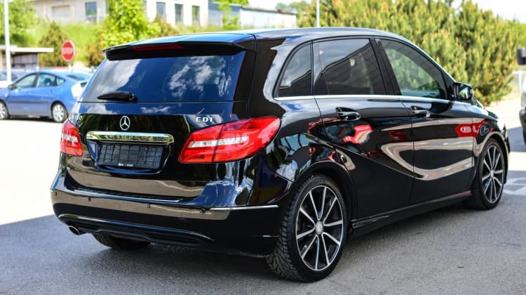 Mercedes-Benz B 180