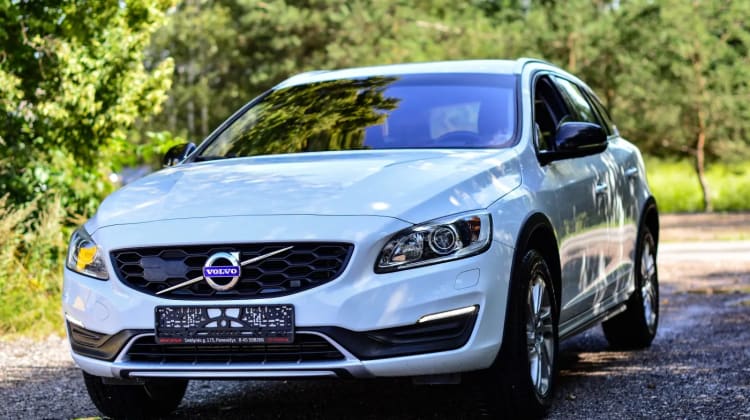 Volvo V60 Cross Country preview