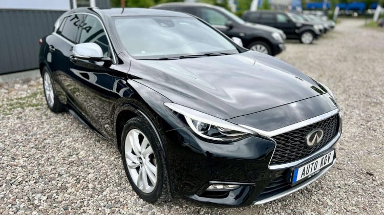 Infiniti Q30