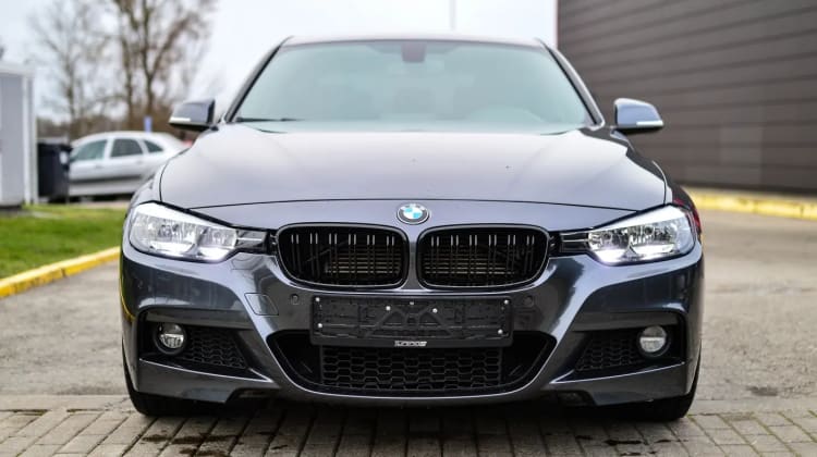 BMW 330
