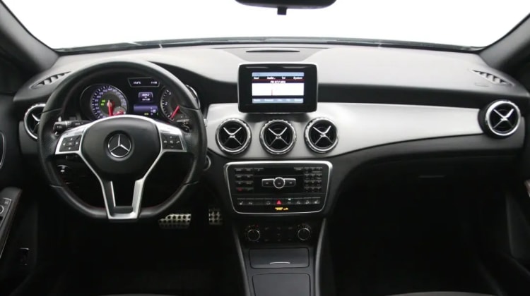 Mercedes-Benz GLA 220