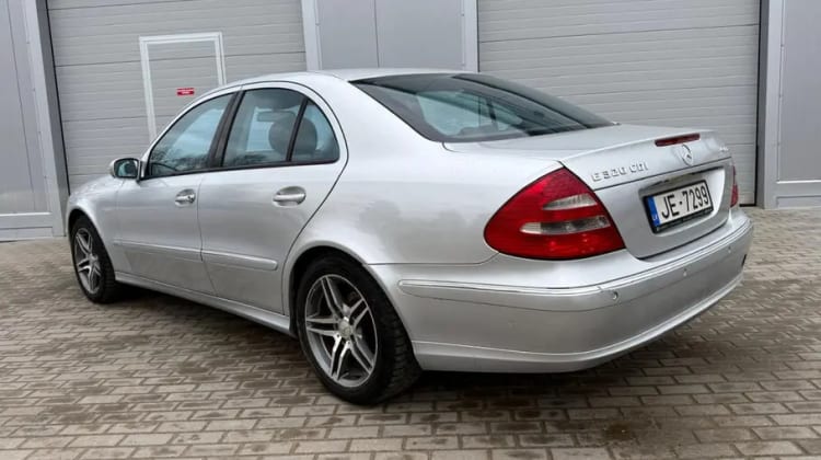 Mercedes-Benz E 320