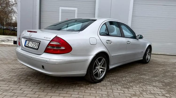 Mercedes-Benz E 320