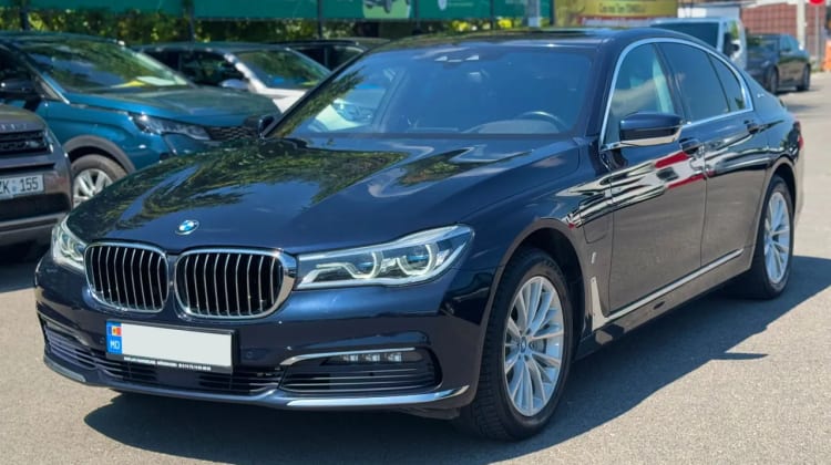 BMW 750 preview