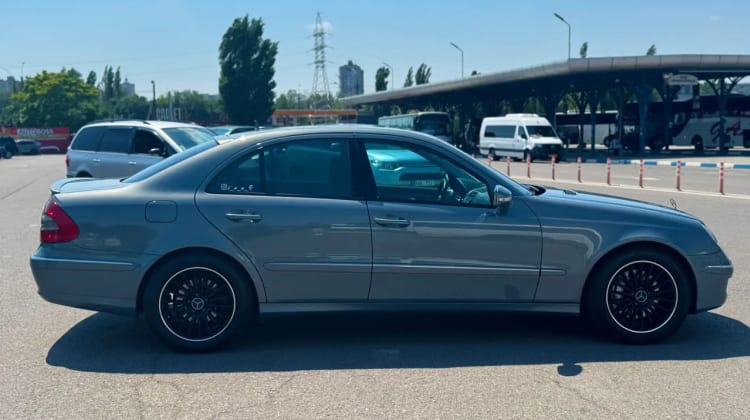 Mercedes-Benz E 200