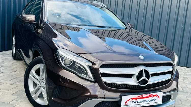 Mercedes-Benz GLA 220