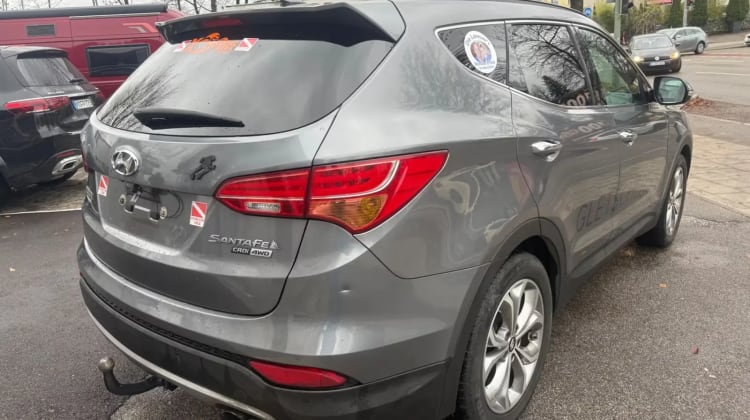 Hyundai SANTA FE