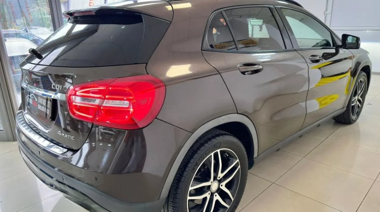 Mercedes-Benz GLA 200