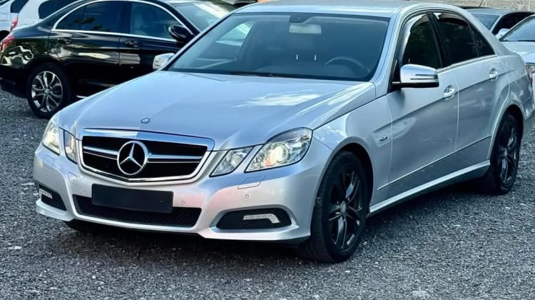 Mercedes-Benz E 200
