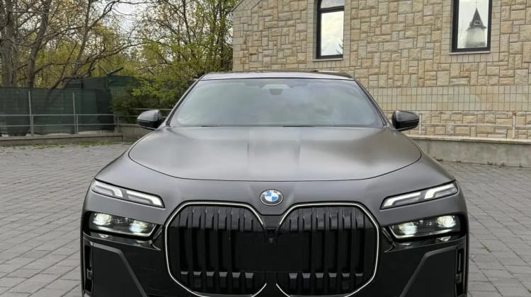 BMW 740