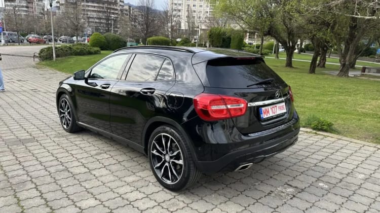 Mercedes-Benz GLA 220