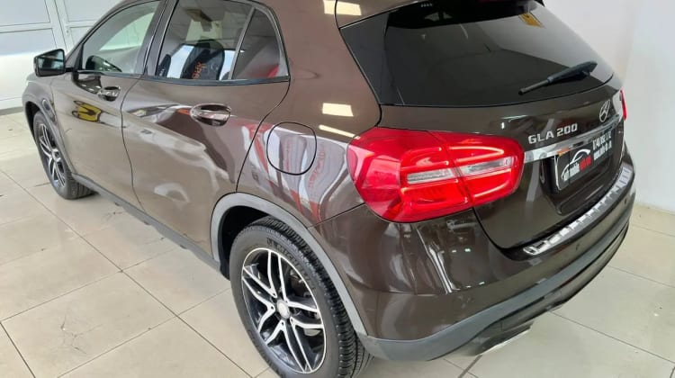 Mercedes-Benz GLA 200