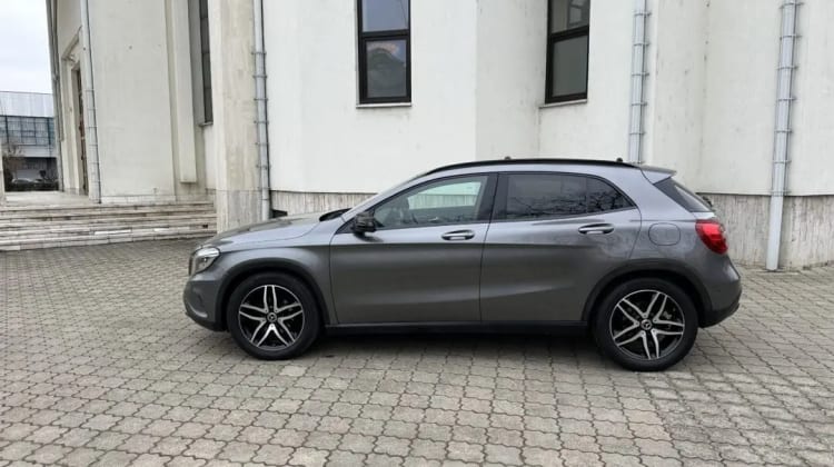 Mercedes-Benz GLA 200