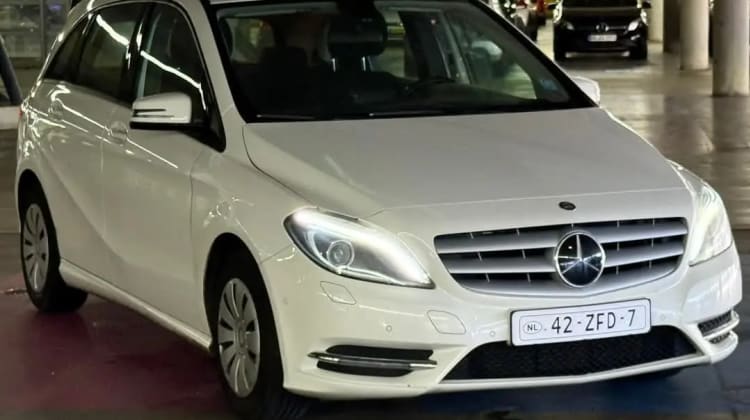 Mercedes-Benz B 180