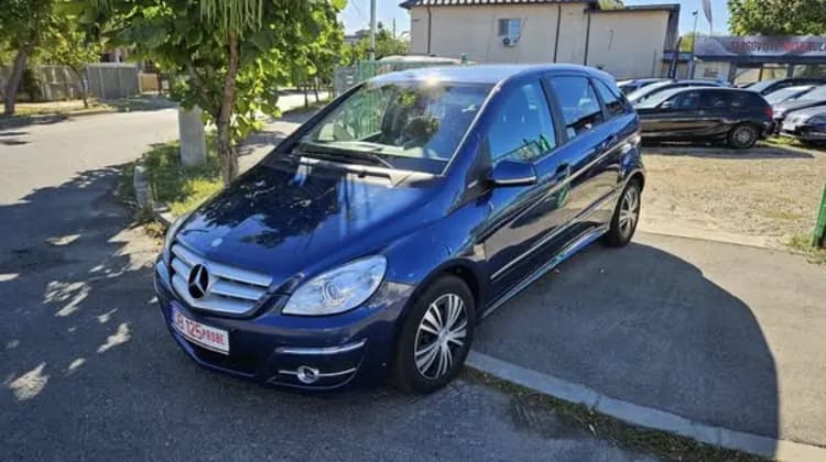 Mercedes-Benz B 180