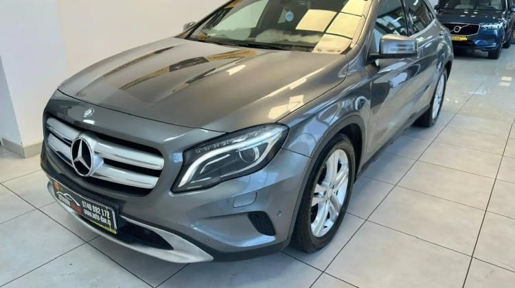 Mercedes-Benz GLA 220
