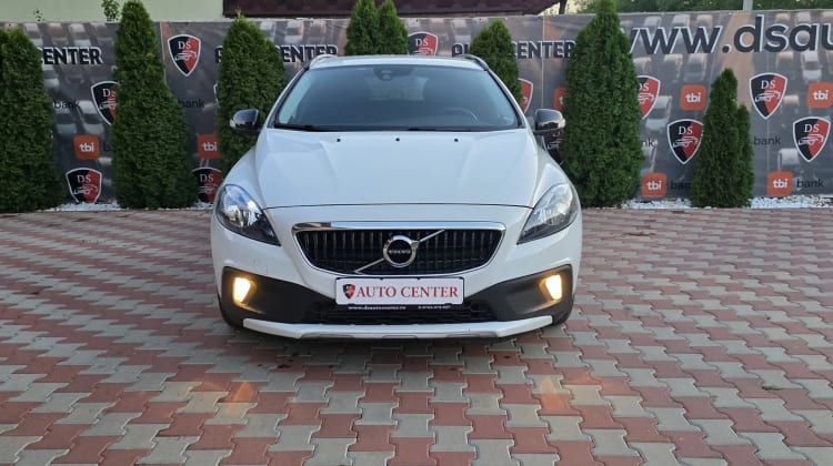 Volvo V40 Cross Country preview