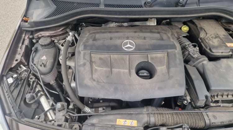 Mercedes-Benz B 180
