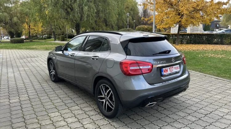 Mercedes-Benz GLA 200