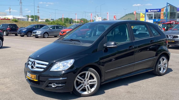 Mercedes-Benz B 180