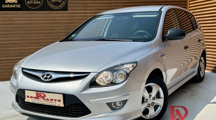 Hyundai i30 preview
