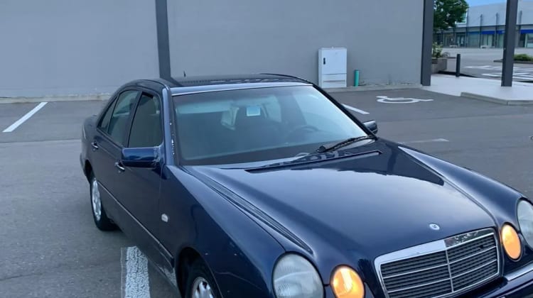 Mercedes-Benz E 230