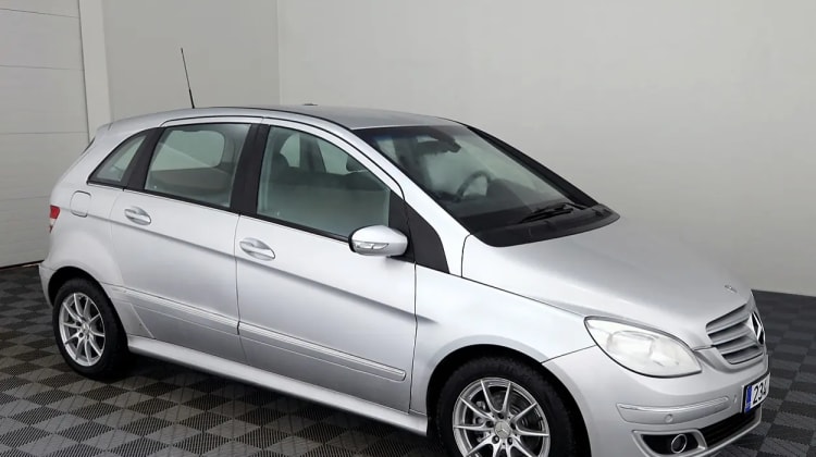 Mercedes-Benz B 180